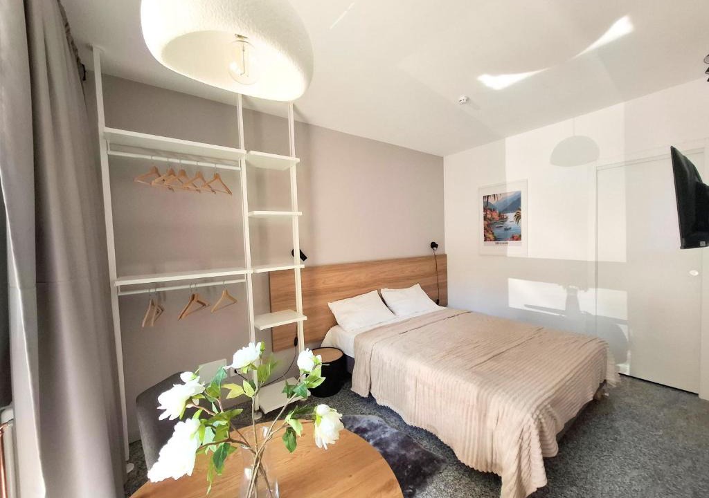 Lecco Apartment | Eva Urban Rooms Centro Lecco