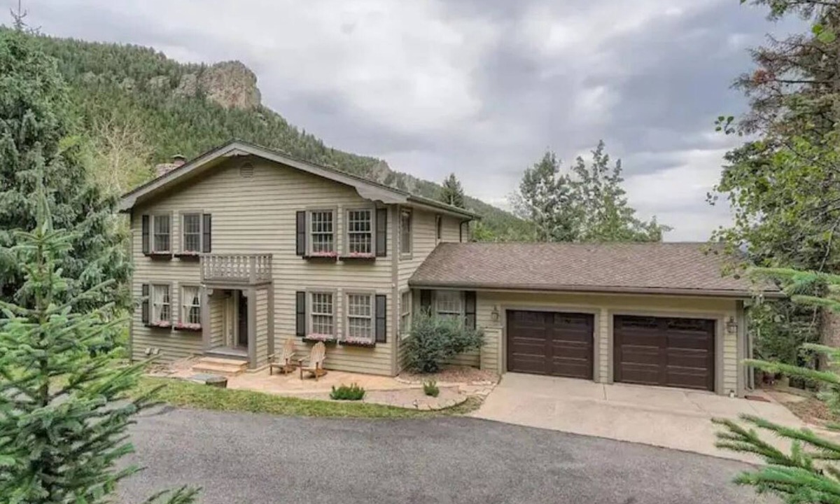Evergreen House | Evergreen Dream Home! HOT TUB/KING BEDS/PIANO/AMAZING VIEWS/10 MIN TO SKI!