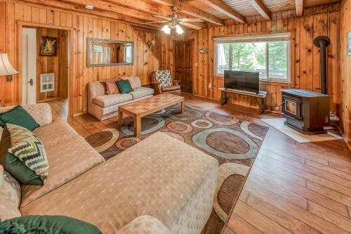 Shaver Lake House | Evergreen Escape
