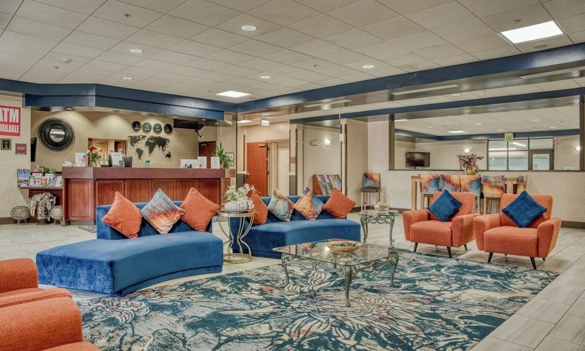 Monroe Hotel | Evergreen Inn and Suites