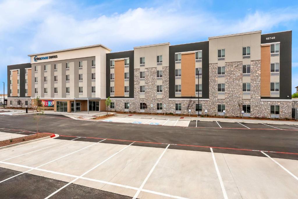 Biggs Field Hotel | Everhome Suites El Paso Airport near Fort Bliss by Choice Hotels