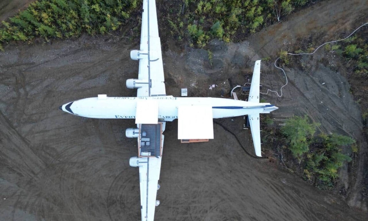 Houston House | Everts DC-6 Cargo Plane: Sleep in an Alaskan Legend