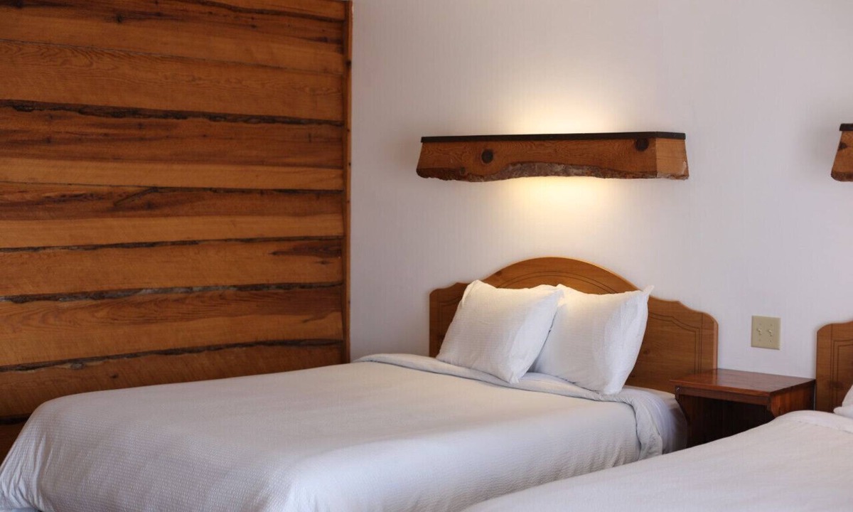 Tomahawk Bed & Breakfast | Every Room with a Beautiful View of The Wisconsin River *