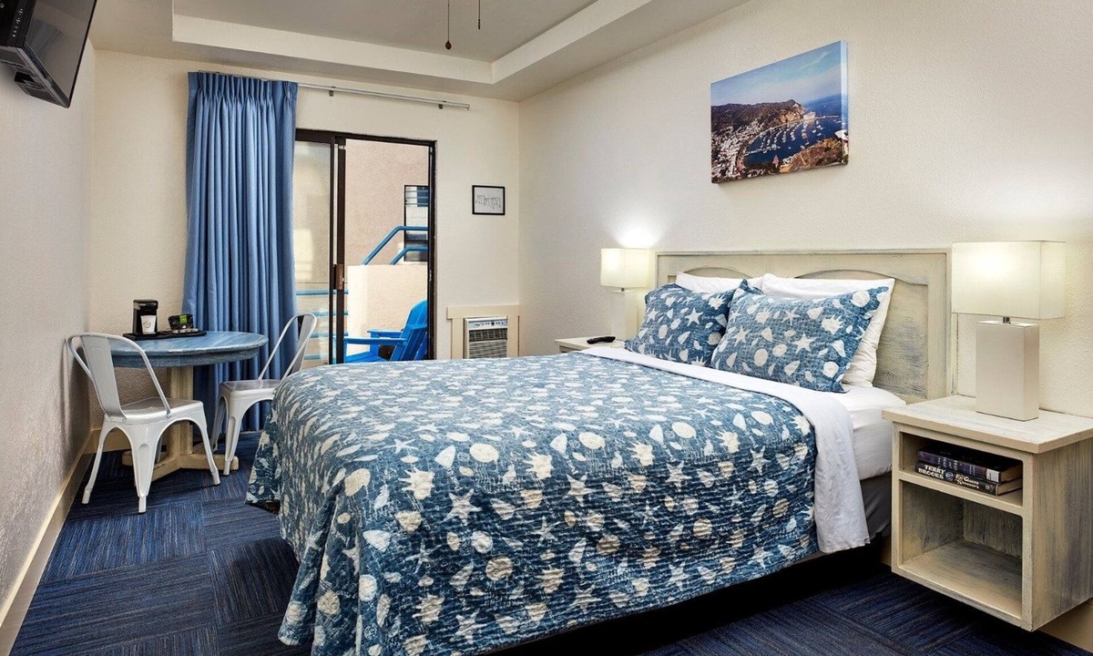 Avalon Hotel | Everything You Need for a Perfect Escape! Partial Ocean View, Free Parking!