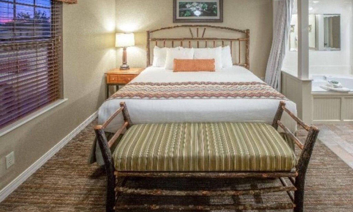 Branson Apartment | Everything You Need in One Spot | Three Rooms, Pools, Golf & Theater Included!