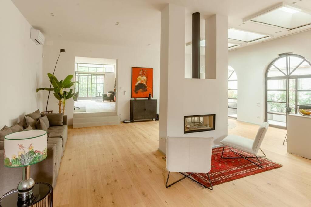 San Niccolo Apartment | Ex Artist Studio Loft near Piazzale Michelangelo