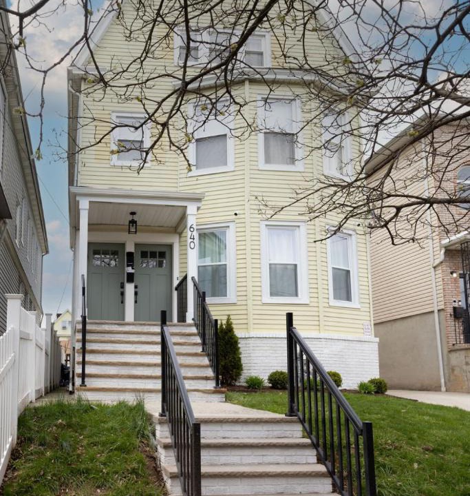 Elizabeth Apartment | Excellence by Urooms Apartments Near NYC and Newark Airport with Parking