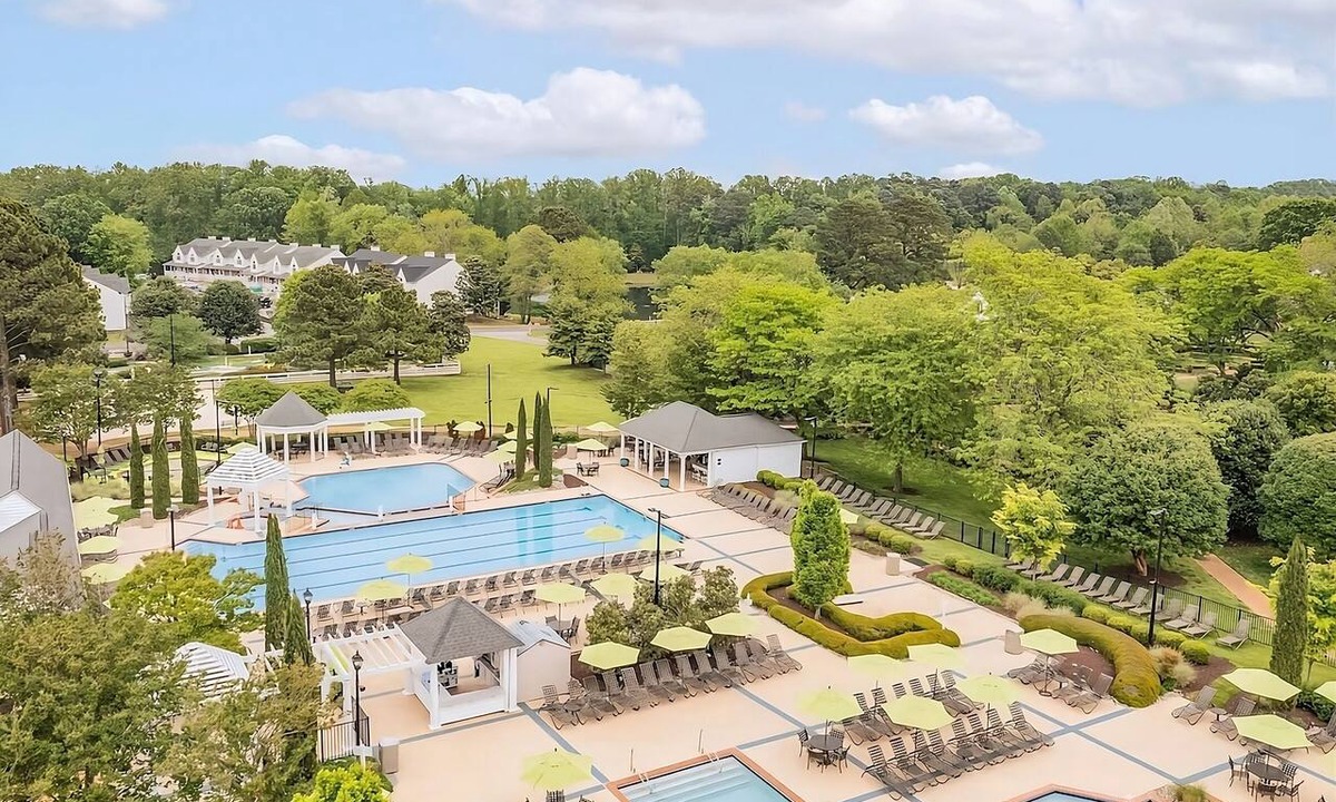Berkeley Hotel | Excellent Choice! Enjoy Outdoor & Indoor Pools, Unit w/Full Kitchen!