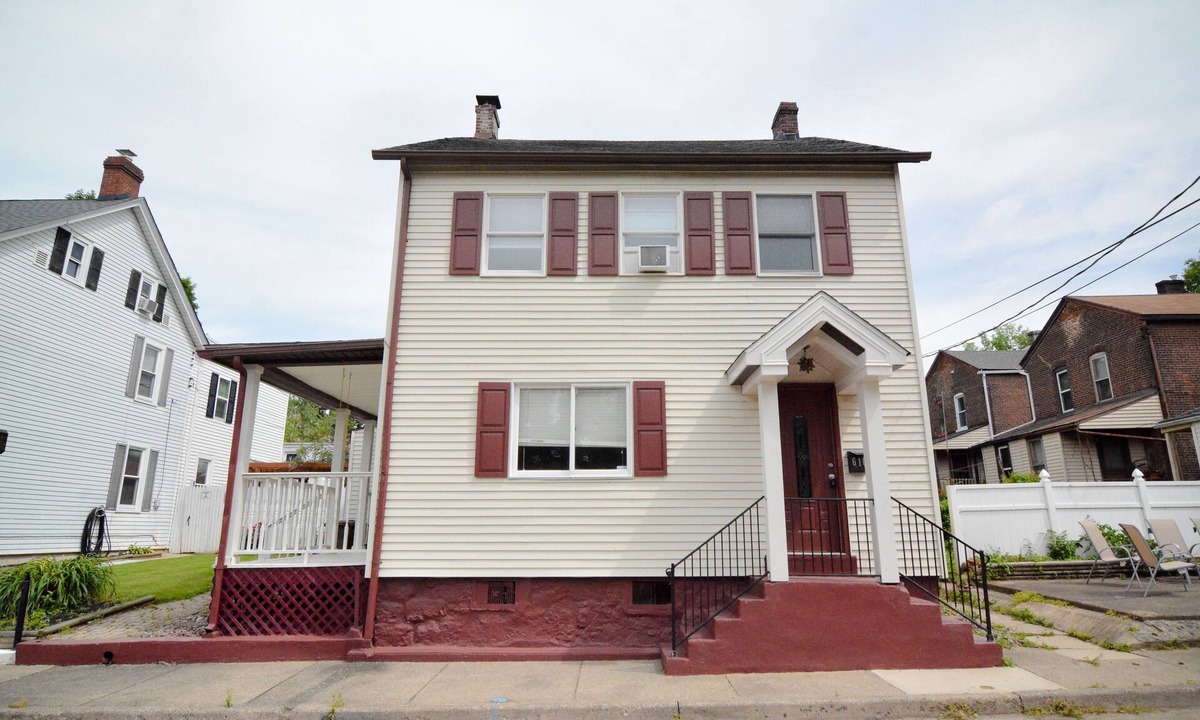Bethlehem House | Excellent Location, Family & Pet Friendly, Walk to Main St, Close to everything