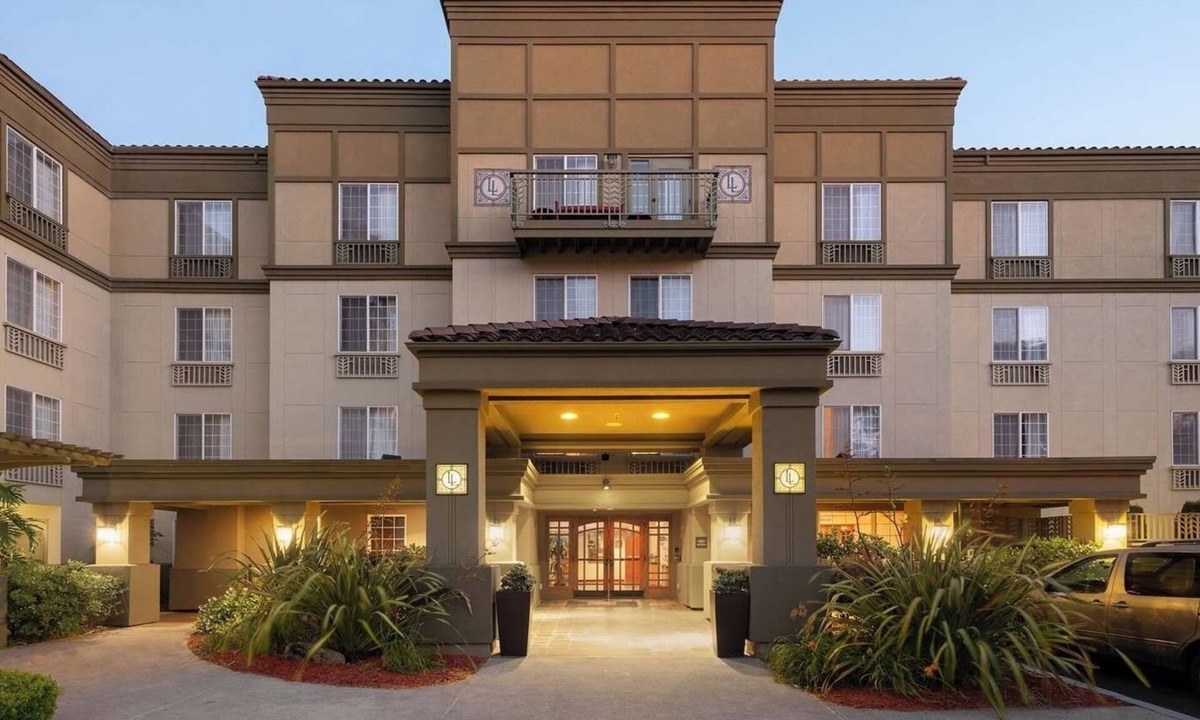 Renton Hotel | Excellent Pick! Located Close to Sounders FC, Pet-friendly, Free Parking!