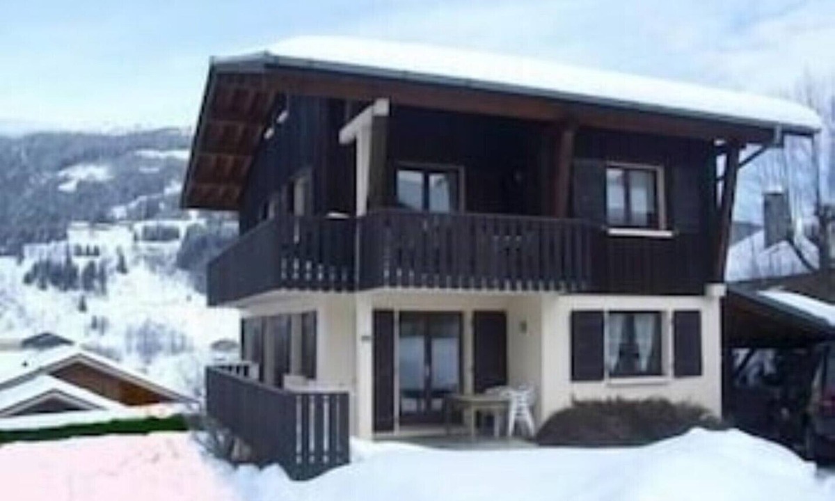 Les Gets Ski Chalet | Excellent Ski Chalet close to the ski slopes with stunning views sleeps 14