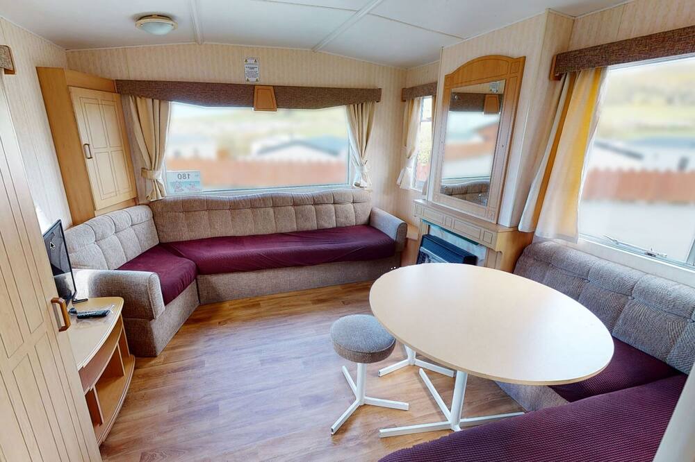 Aberystwyth House | Excellent Value for money Bronze range, with one double bedroom and one twin.