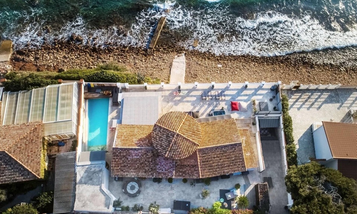 Saint-Mandrier-sur-Mer Villa | Exceptional Villa – Les Pieds dans l’Eau in Saint-Mandrier-sur-Mer