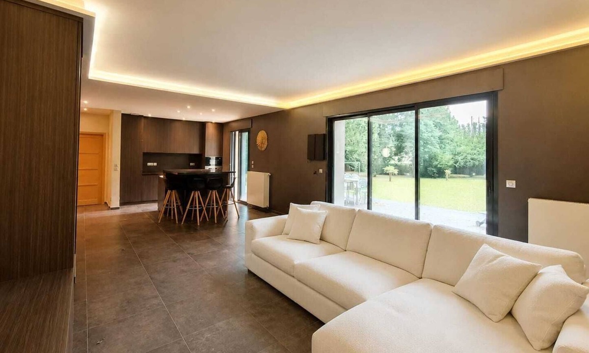 Chasseneuil-du-Poitou House | Exceptional home with 3 suites and a wooded estate of 3,800 m² – Near Futuroscope