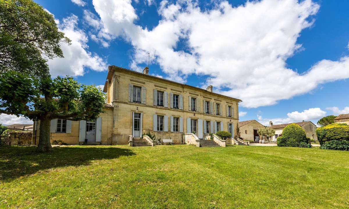 Saint-Germain-Du-Puch House | Exceptional Stay at Château Le Noble with Private Pool – In the Heart of a Historic Vineyard