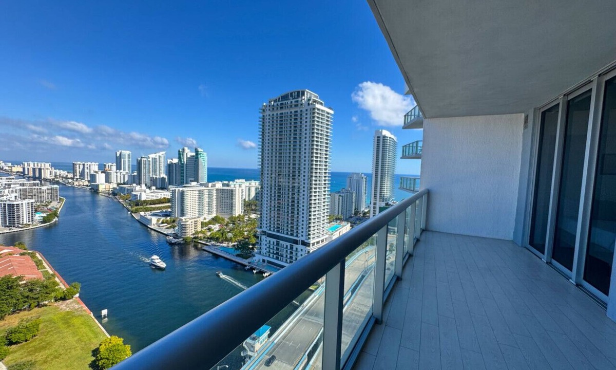 Hallandale Beach Condo | Exceptional 2bdr PH Incredible View 31st floor