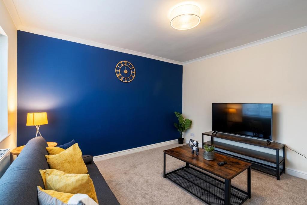 High Hazels Apartment | Exceptional 3 bed house with homely comforts, Close to fast food, supermarkets and city centre