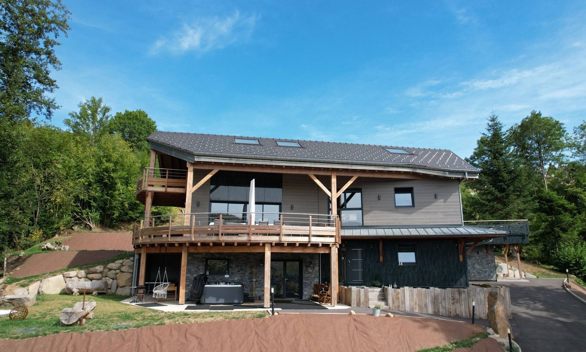 La Bresse Ski Chalet | Exceptional 5-Star Luxury Chalet for 2 to 15 People. Jacuzzi, 5-person sauna, and bathroom. S.Jeux