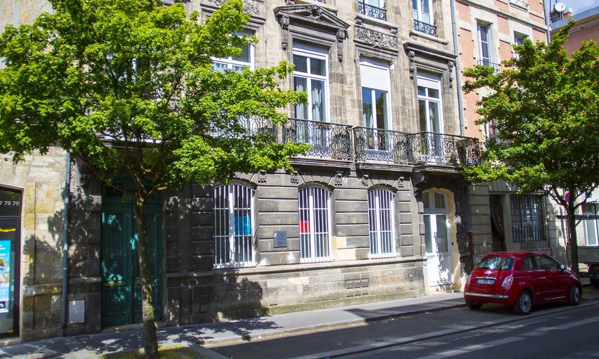 Grand Parc-Paul Doumer Apartment | Exceptional apartment in the heart of the city center - linen and cleaning provided - tram