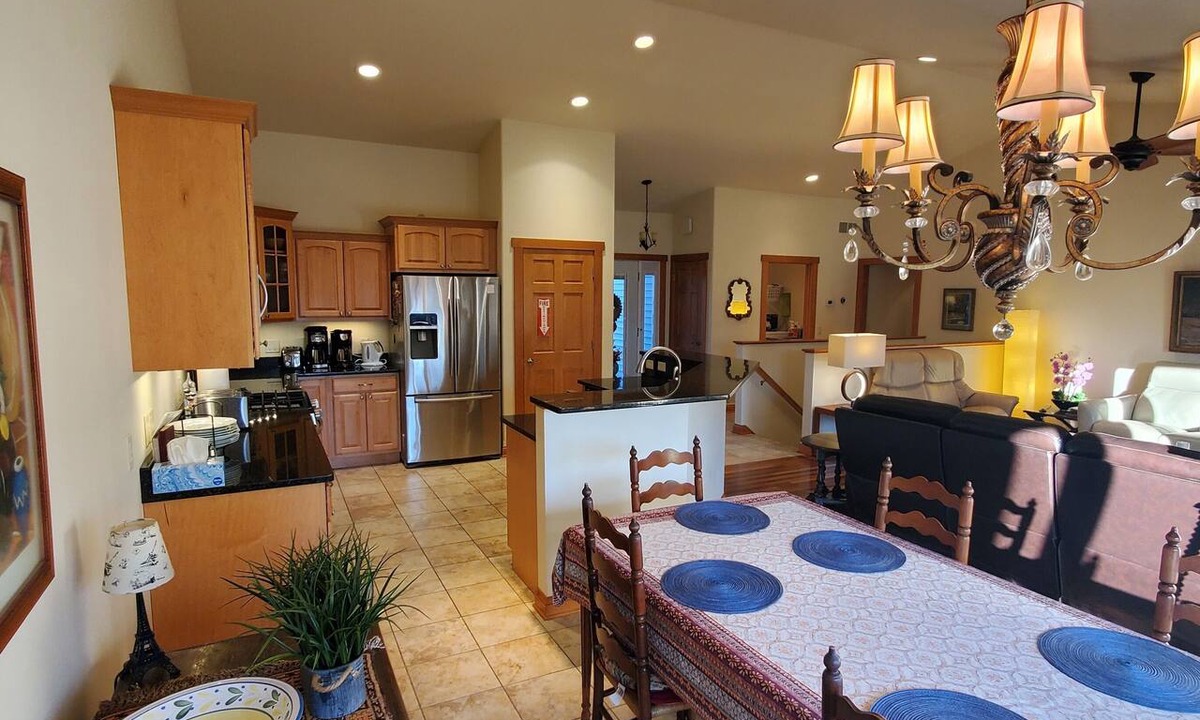 Deerfield Condo | Exceptional Comfort Quiet Clean 4 Bed 3 Bath next to woods - 21 min to Madison