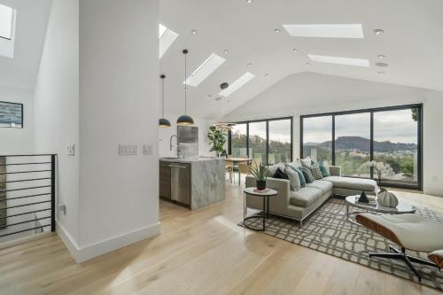 Forest Knolls Villa | Exceptional Hilltop View Villa