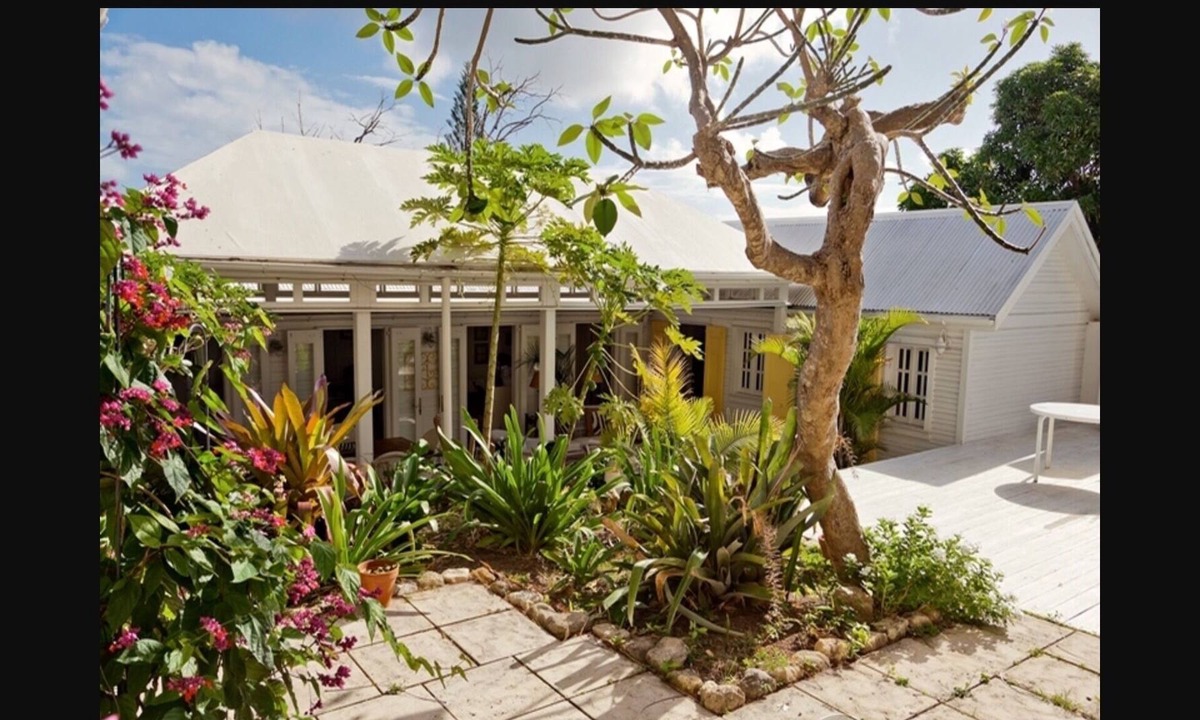 Estate East Street House | EXCEPTIONAL HISTORIC 18TH C GUEST HOUSE ON TROPICAL COURTYARD WITH POOL !