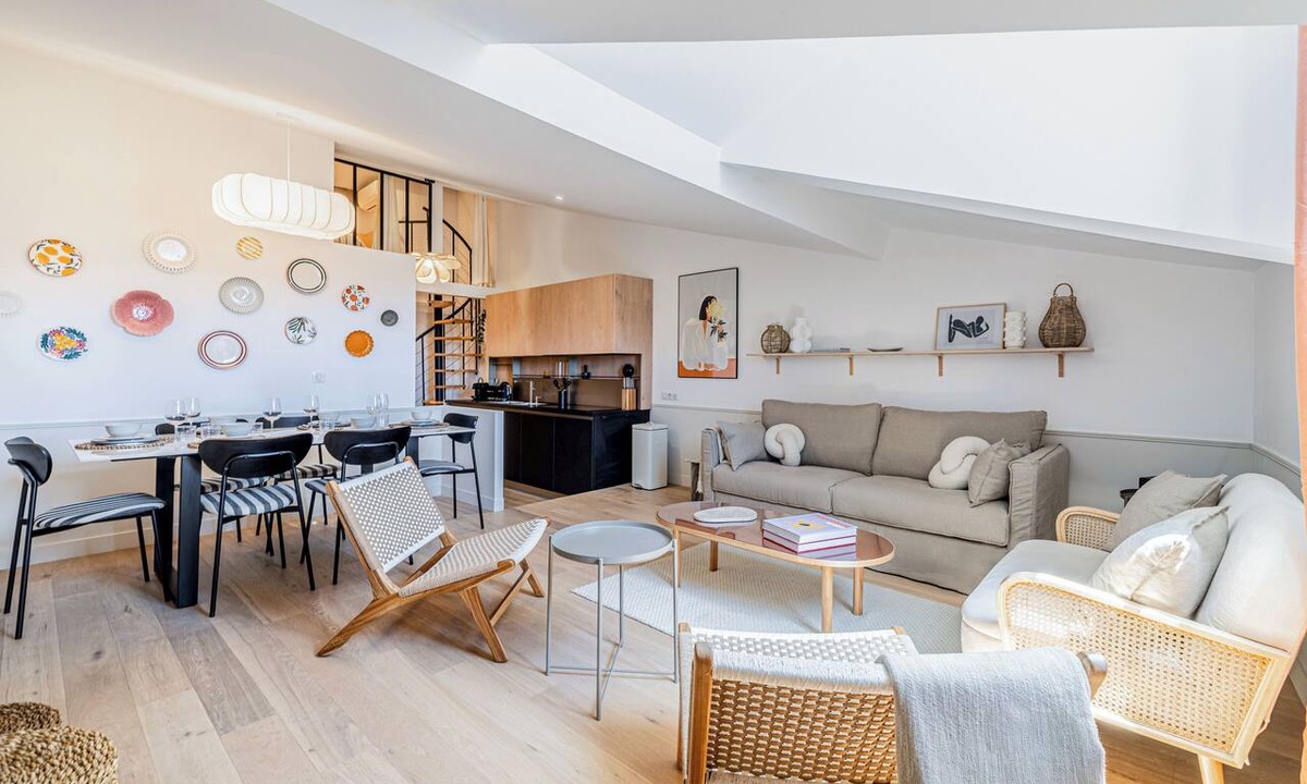 Jean-Medecin Apartment | Exceptional location 2-bedroom right on Place Masséna