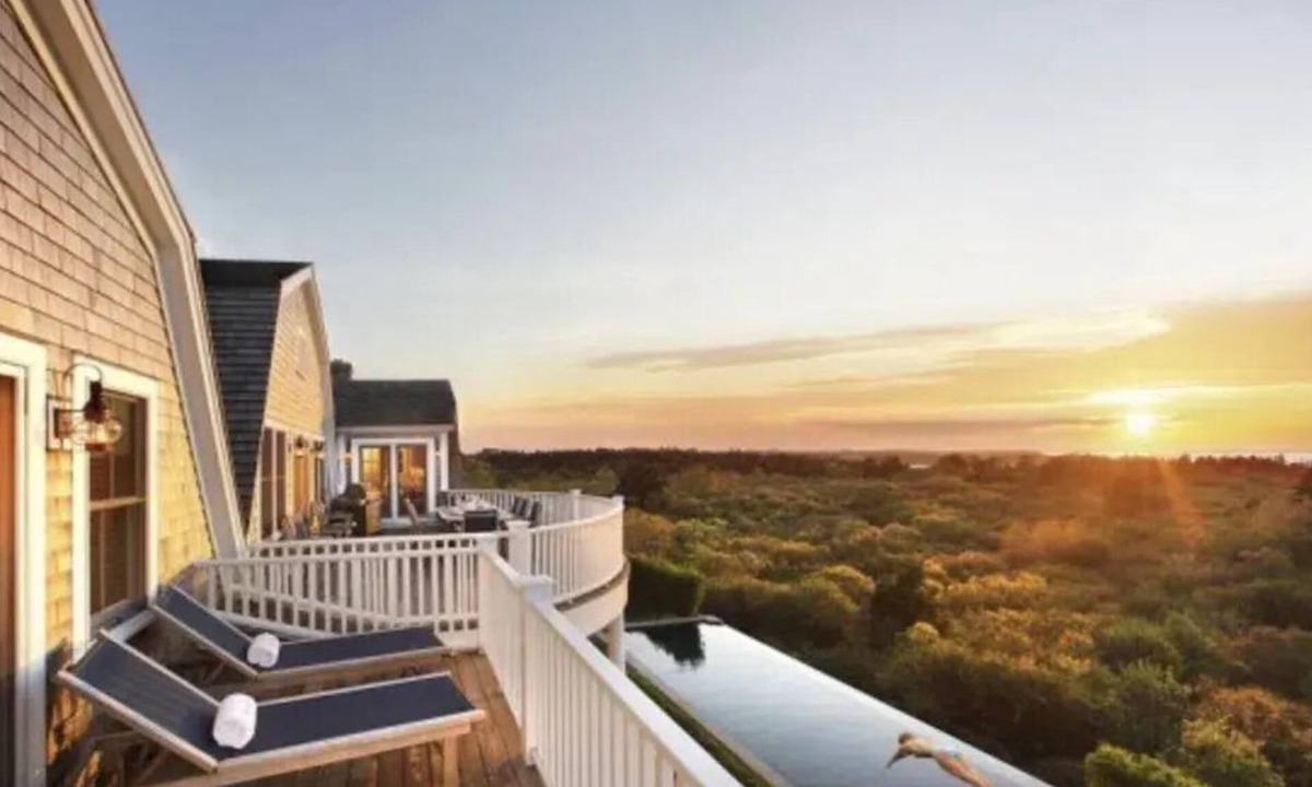Quaise House | Exceptional Nantucket Retreat: Main House + Cottage