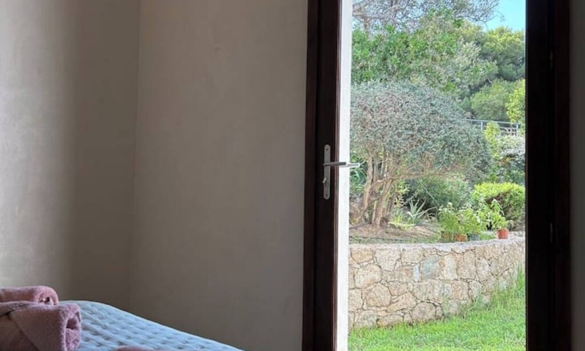 Marine de Davia Villa | Exceptional villa 150m from the seafront with swimming pool and beautiful garden.