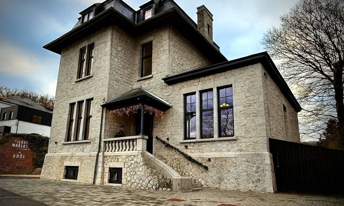 Profondeville Villa | Exceptional villa on the banks of the Meuse. 4 bedrooms, garden, jacuzzi, brazier