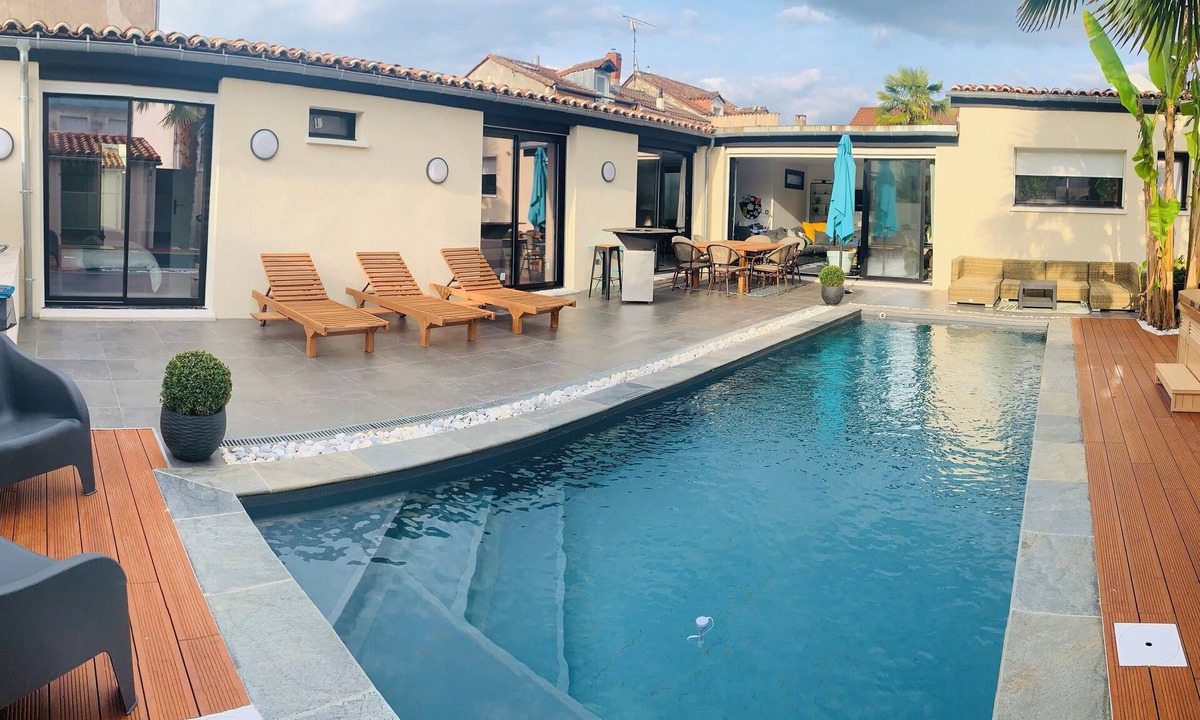 Perigueux Villa | Exceptional villa with pool and spa in the heart of the Dordogne capital