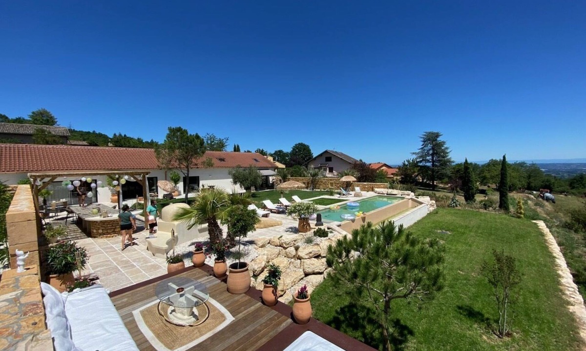 Charnay House | Exceptional villa with breathtaking views, in the heart of the golden stones!