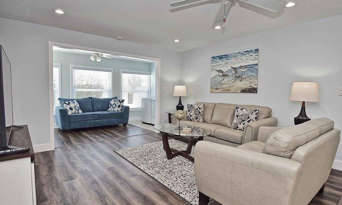 Siesta Key Villa | Exceptionally Clean Villa. Short Walk to Beach, Dining, Shopping & More! VH169