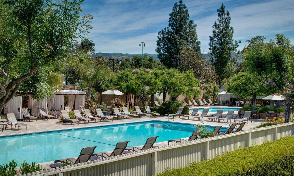 Napa Hotel | Exciting Onsite Amenities! 4 Family-friendly Suites, Onsite Golf, Outdoor Pool!