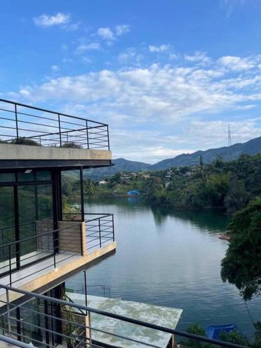 El Penol Apartment | Exclusiva cabaña con vista a la represa