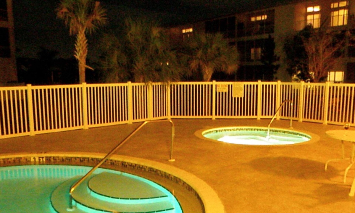 Rotonda West House | Exclusive 5 Star Condo with Balcony on Charlotte Harbor Area, Charlotte County Condo 5844
