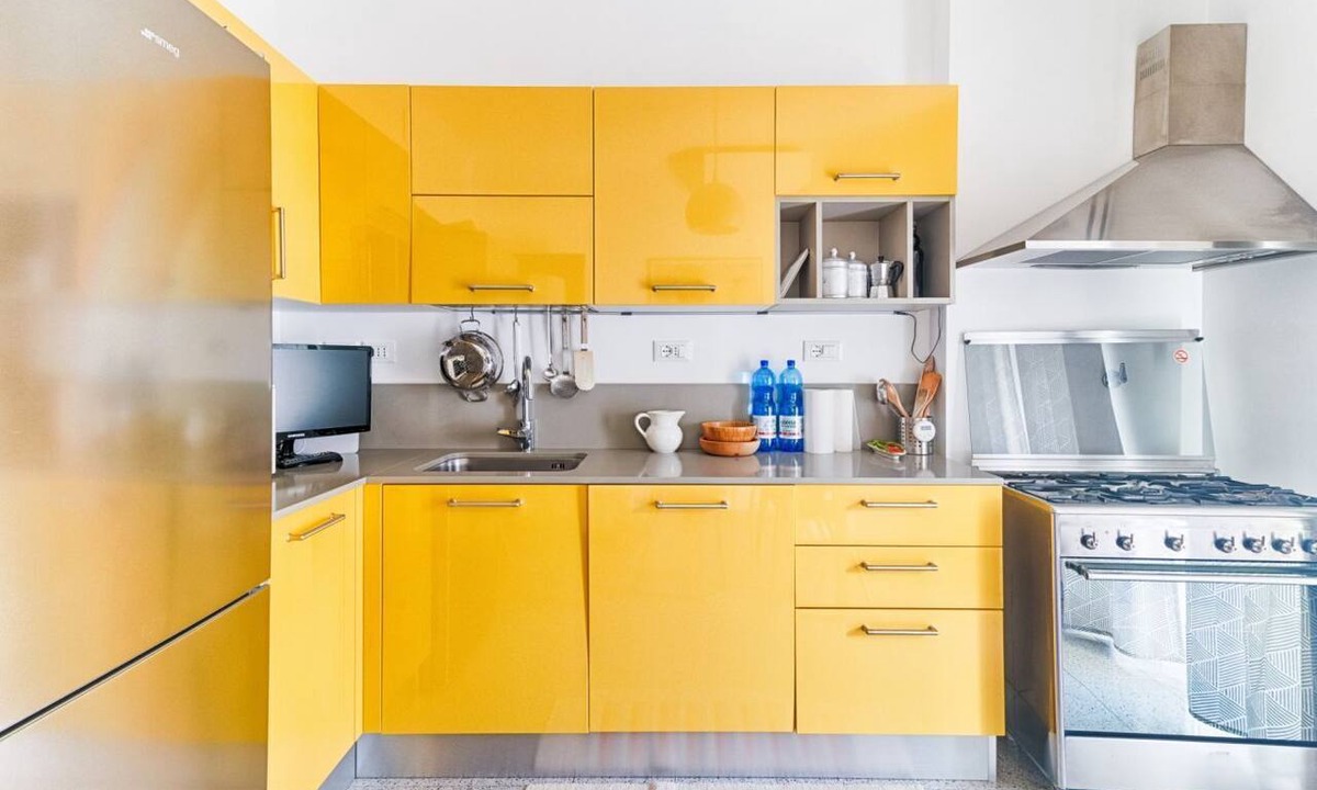 San Giovanni-Chiadino-Rozzol Apartment | Exclusive and bright apartment 10 minutes by car from the Politeama Rossetti Theater.Located in the upper area of ​the city, very quiet and residential, with a splendid view of the Gulf.Located on the third floor of a building with an elevator.In 80