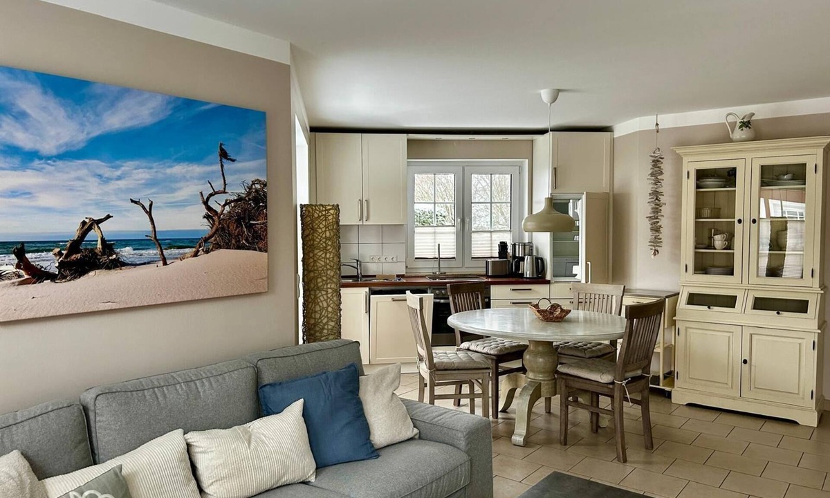 Zingst Apartment | Exclusive apartment with garden and fireplace near the beach