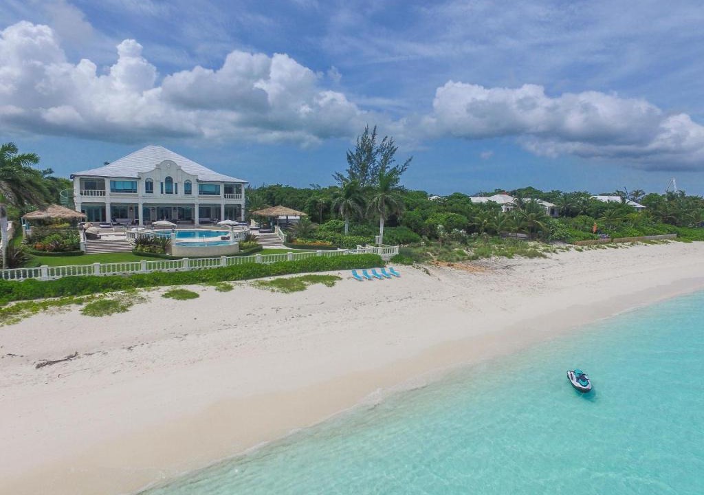 Old Fort Bay Villa | EXCLUSIVE BEACHFRONT MANSION 9 BR (VILLA C)