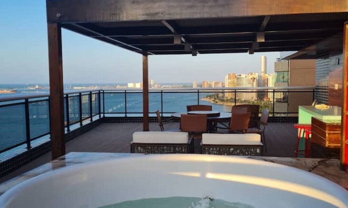 Meireles Apartment | Exclusive Coverage at Landscape