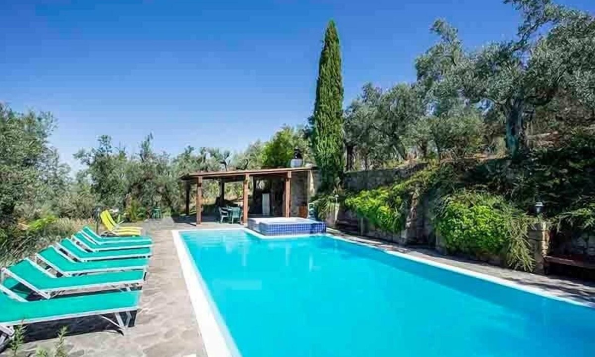 Lamporecchio Villa | Exclusive Hilltop Villa near Florence - Pool, Views - Ideal for Families/Friends