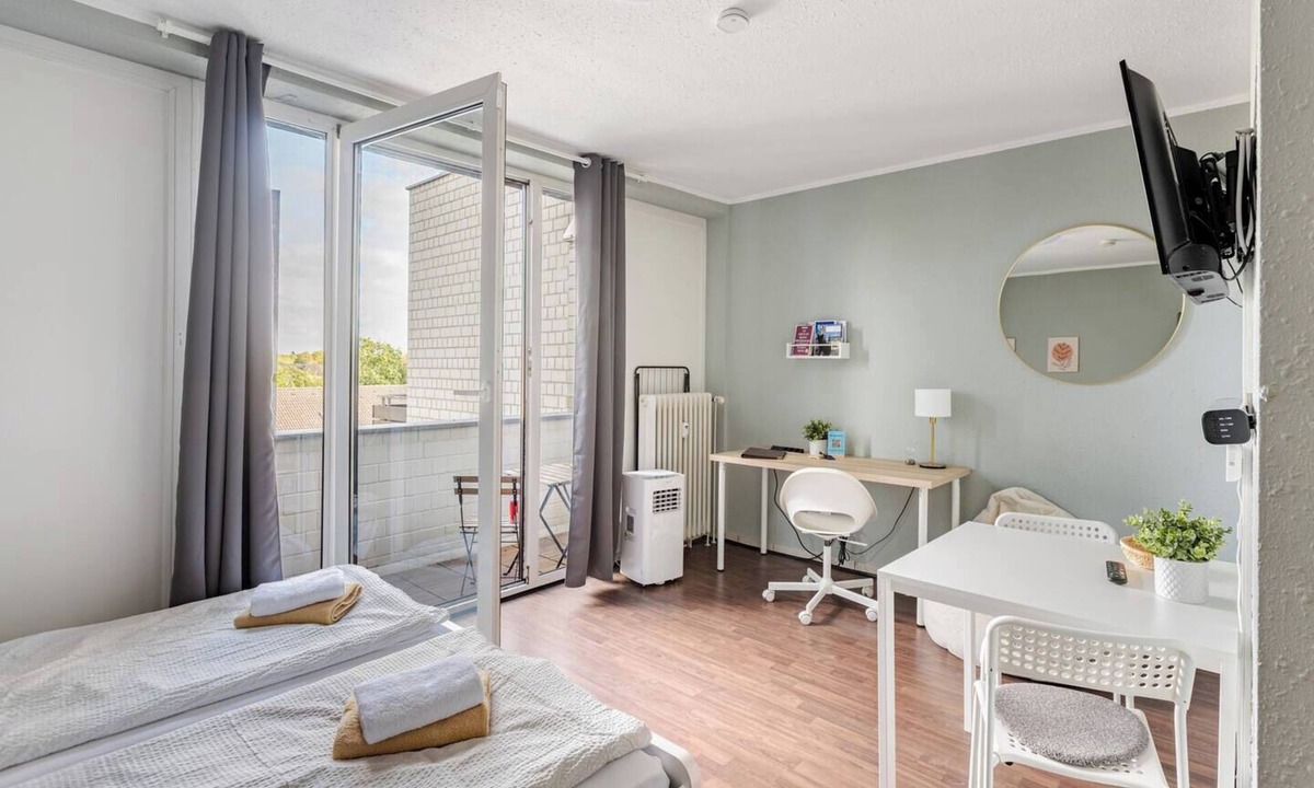 Tannenbusch Apartment | Exclusive | Kitchen | Office | Streaming + Minibar