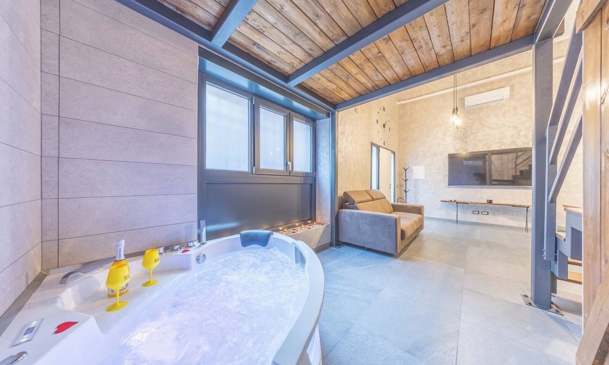 Monterotondo Apartment | Exclusive Loft with private Jacuzzi Entire apartment in the center of Monterotondo