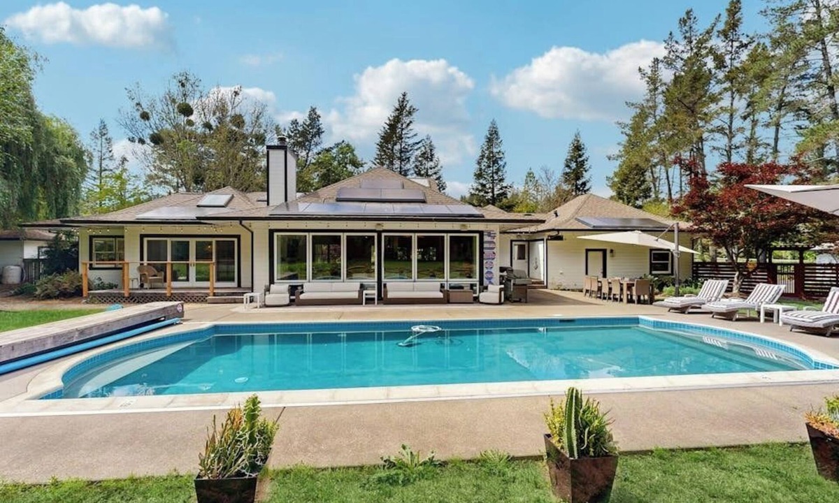 Freestone House | Exclusive Lux Villa Estate with private pool, hot tub, game room & bocce court
