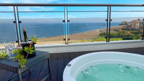 Casares del Mar Apartment | Exclusive luxury frontline beach penthouse Casares del mar - Estepona