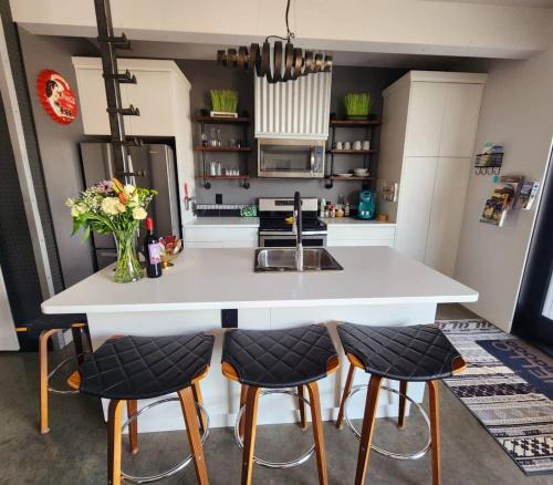 Kamloops House | Exclusive Modern Suite view