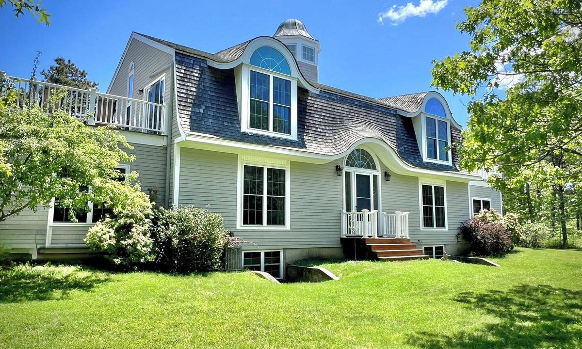 Edgartown House | Exclusive Oyster Pond Retreat With Private Beach, New Kitchen and Boat