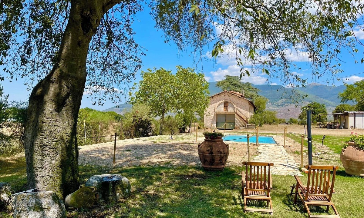 Poreta House | EXCLUSIVE POOL-OPEN ALL YEAR/SPOLETO BIOFARM-SLPS 8/WALK TO SHOPS-BAR ETC