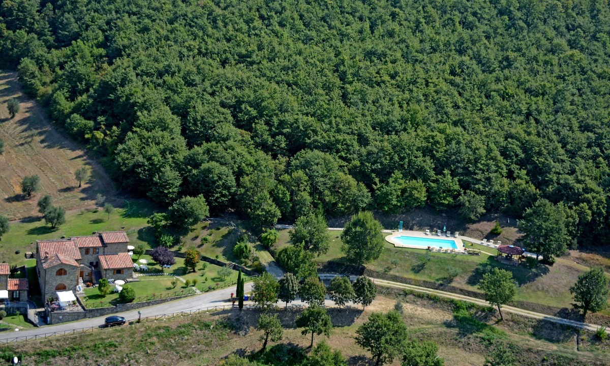 Lisciano Niccone Villa | Exclusive Private Villa for Groups with Panoramic Pool and Large Common Room – Between Tuscany and Umbria