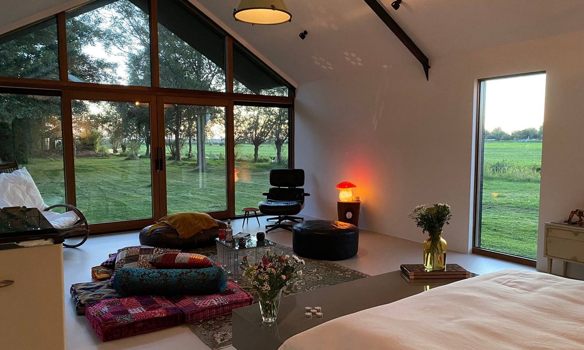 Landsmeer House | Exclusive Romantic Amsterdam Retreat: Luxurious Oasis Near the Heart of the City